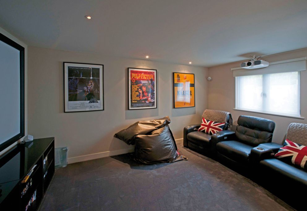 Second cinema room with roller blind and projection screen